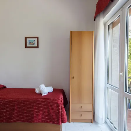 Hotel Nella 3*
