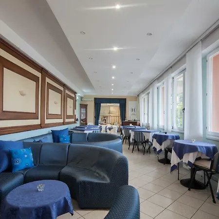 Nella לה ספציה